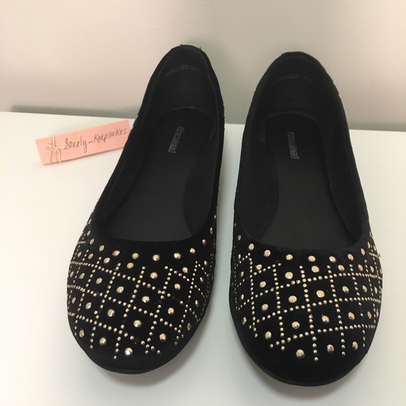 Graceland Round Toe Black and Gold Studded Flats - Picture 2 of 8